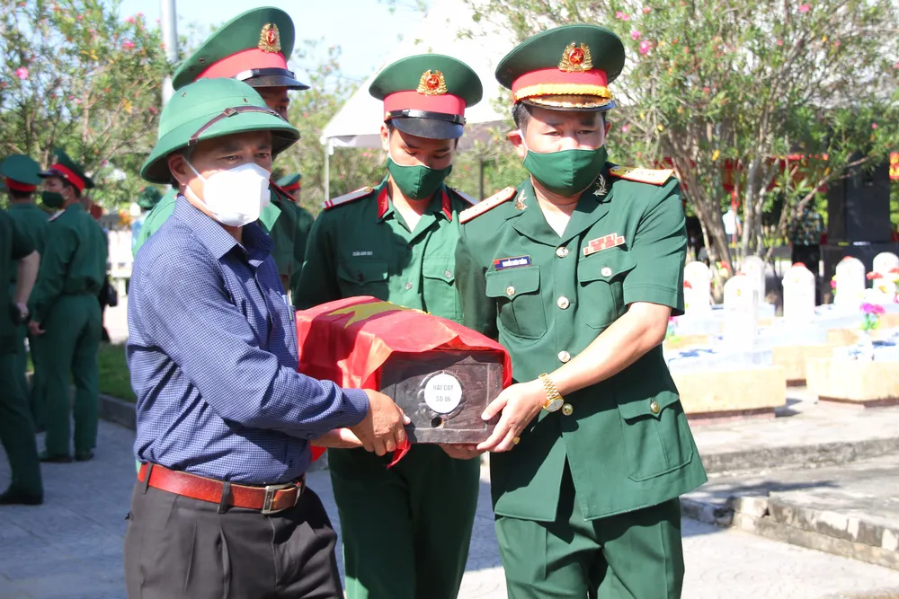 Quảng Trị: Truy điệu và an táng 10 hài cốt liệt sĩ ảnh 5