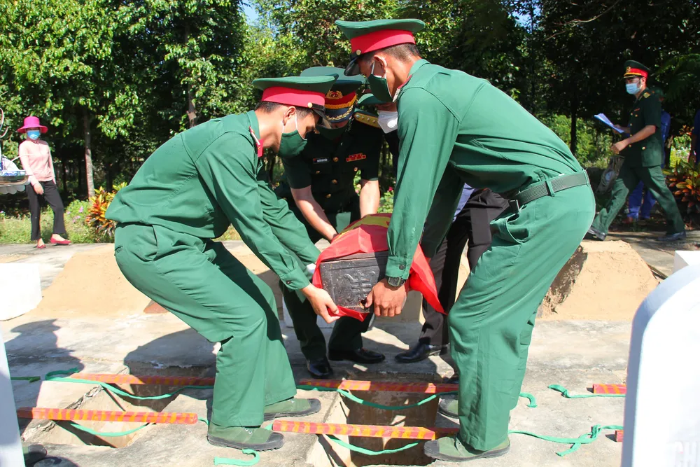 Quảng Trị: Truy điệu và an táng 10 hài cốt liệt sĩ ảnh 8