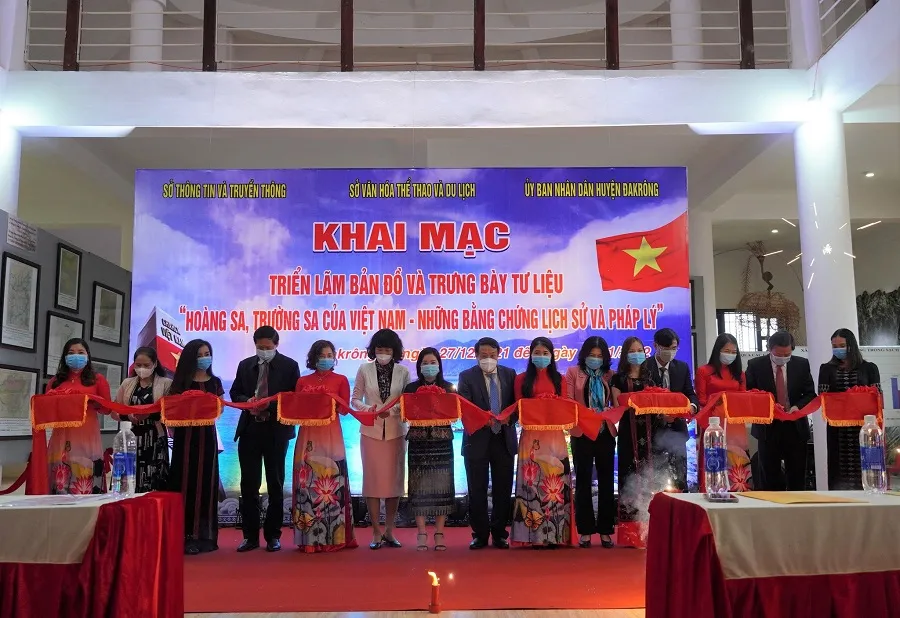 Quảng Trị: Triển lãm “Hoàng Sa, Trường Sa của Việt Nam - Những bằng chứng lịch sử và pháp lý” ảnh 1