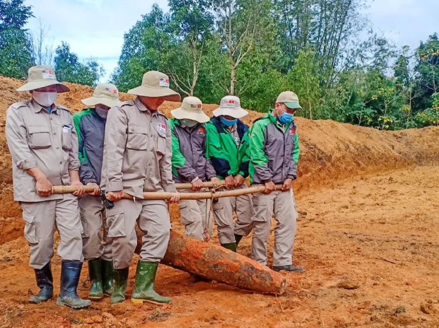 Quảng Trị: Phát hiện quả bom nặng 227kg khi đào ao thả cá ảnh 1