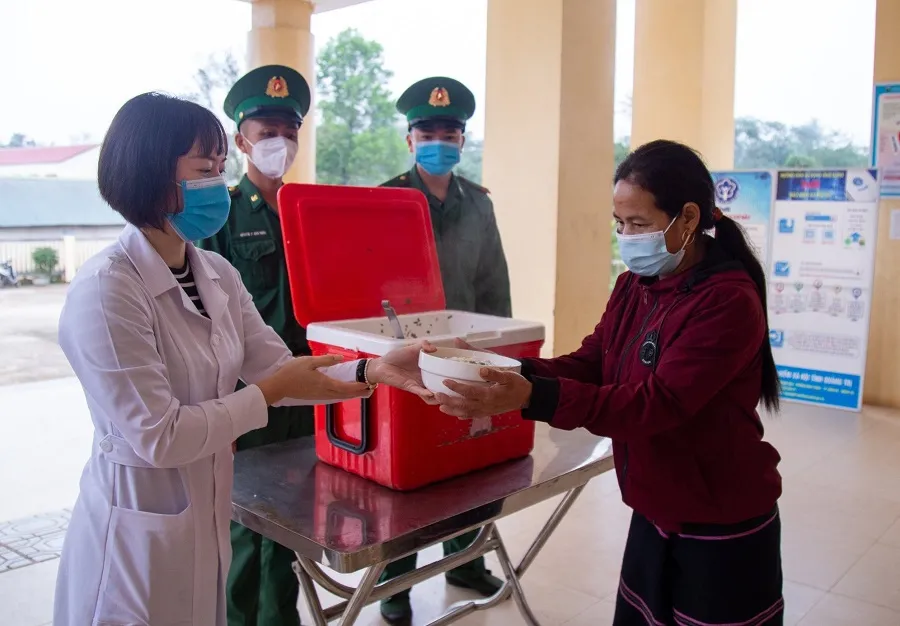 "Nồi cháo Biên phòng" ấm lòng bệnh nhân vùng biên ảnh 3