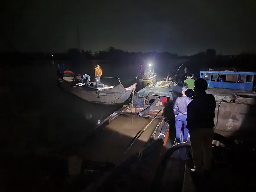 Quảng Trị: Liên tiếp phát hiện nhiều tàu, thuyền khai thác cát trái phép ảnh 1