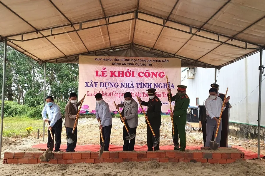 Khởi công xây dựng nhà tình nghĩa tặng thân nhân liệt sĩ Công an nhân dân  ảnh 1
