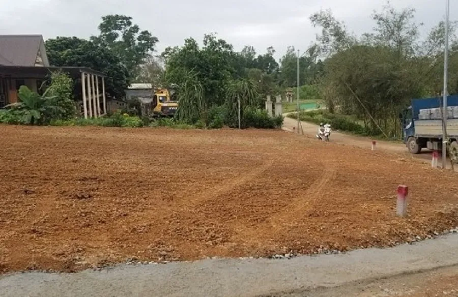 Hàng trăm “cò đất” tranh nhau chốt lô ở khu vực khó quy hoạch điểm dân cư ảnh 2