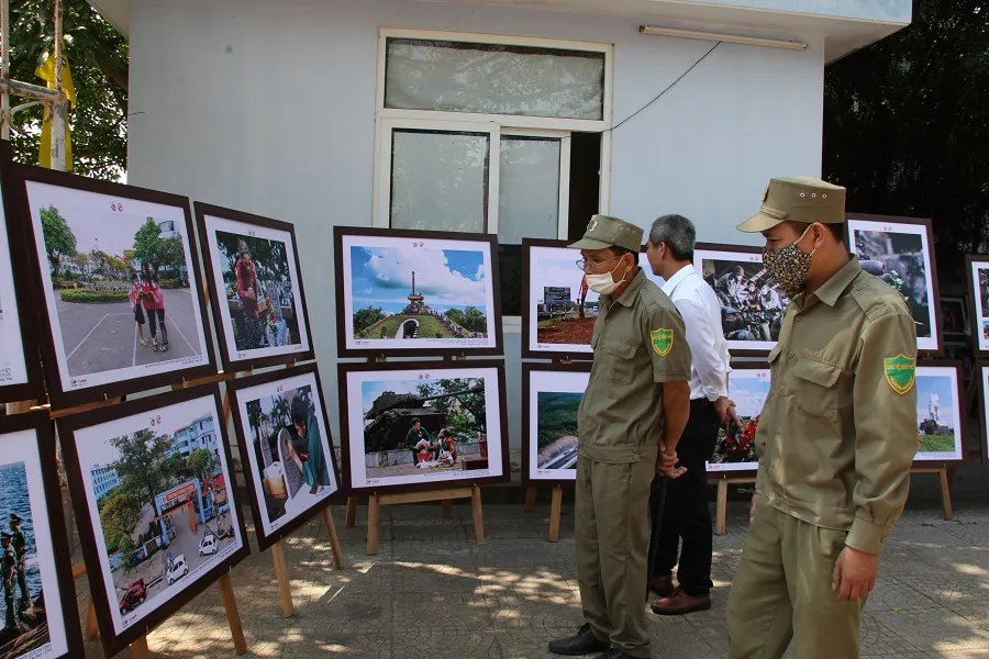 Hội Nhà báo Việt Nam trưng bày chuyên đề, triển lãm ảnh “Quảng Trị - Bản hùng ca vang mãi” ảnh 3