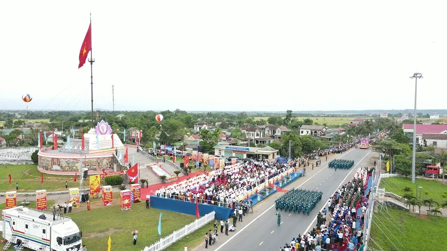 Thiêng liêng Lễ thượng cờ “Thống nhất non sông”  ảnh 3