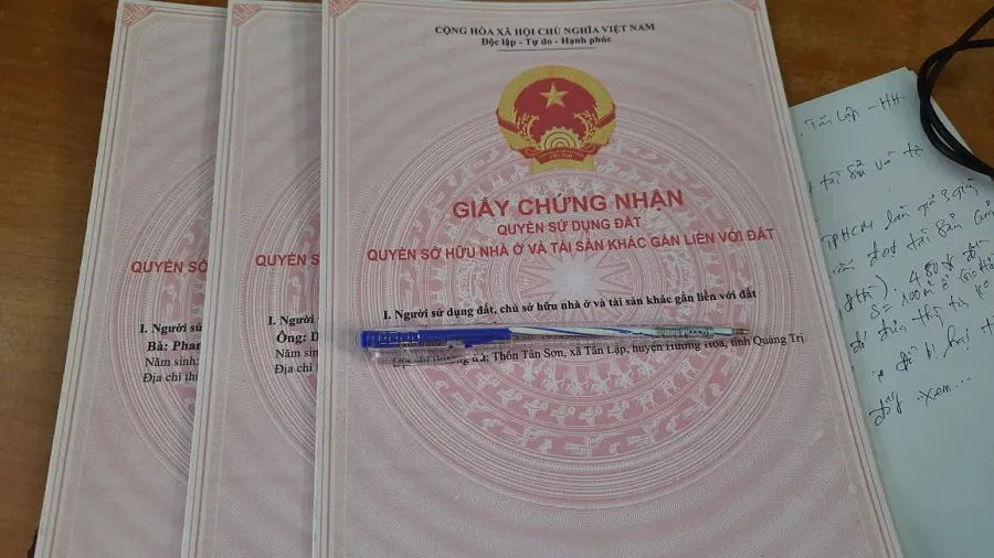 Người phụ nữ dùng sổ đỏ giả lừa bán đất  ảnh 1