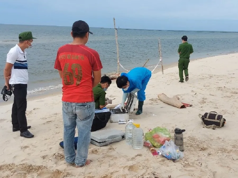 Quảng Trị: Phát hiện một thi thể trôi dạt bờ biển ảnh 1