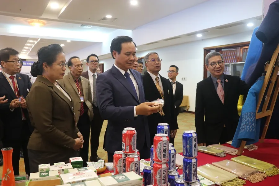 Tăng cường hợp tác toàn diện giữa 3 tỉnh Quảng Trị - Savannakhet – Mukdahan ảnh 2