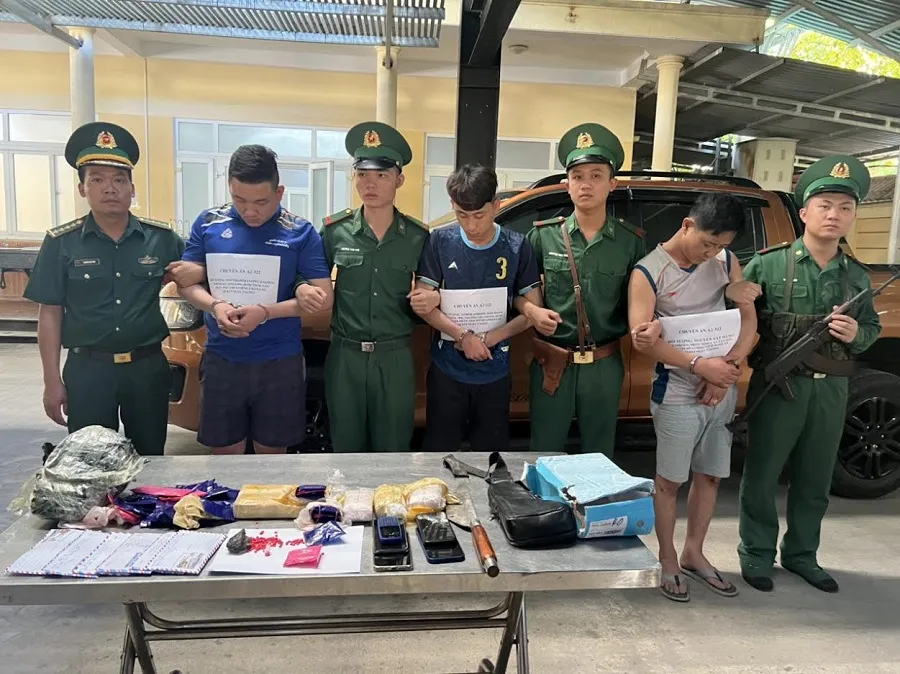 Bắt 3 đối tượng, thu giữ 18.000 viên ma túy tổng hợp ảnh 1