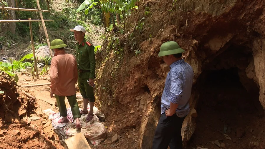 Xử lý tình trạng khai thác vàng trái phép ở vùng núi Quảng Trị ảnh 1