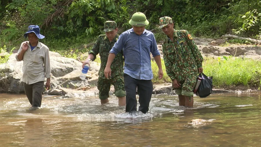 Xử lý tình trạng khai thác vàng trái phép ở vùng núi Quảng Trị ảnh 2