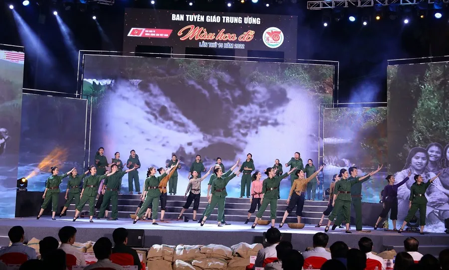 Chương trình nghệ thuật “Màu hoa đỏ“: Tái hiện lại những ký ức về một thời hoa lửa  