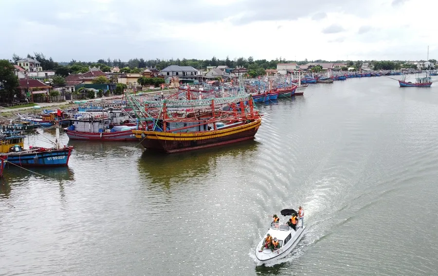 Bão số 4 có xu hướng mạnh thêm trong 24 giờ tới ảnh 16