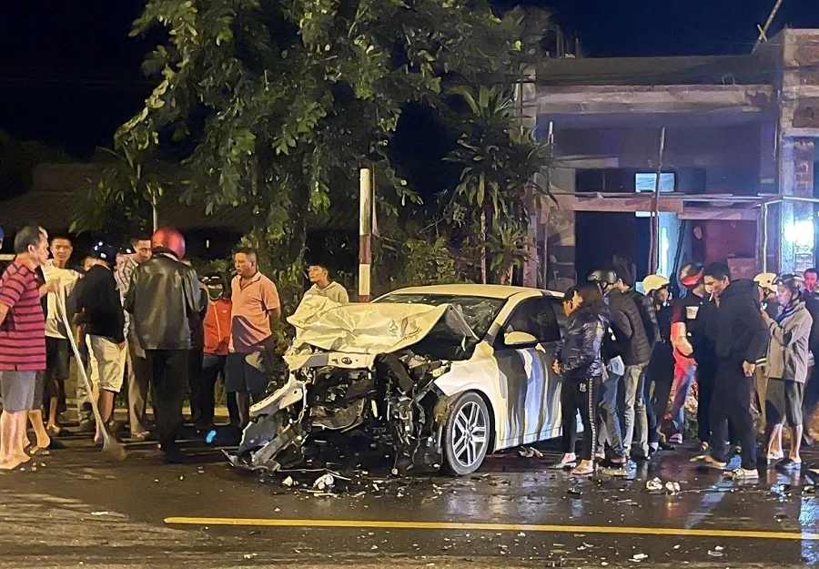 Quảng Trị: Xe ô tô biến dạng sau cú tông mạnh, 1 người tử vong ảnh 1