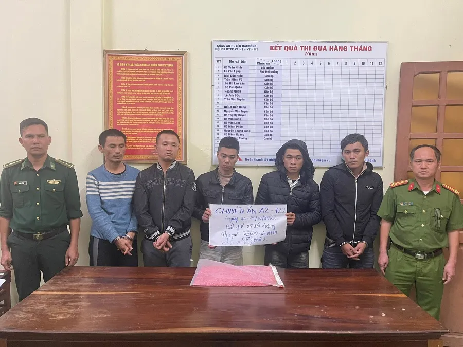 Quảng Trị: Bắt giữ 5 đối tượng vận chuyển trái phép 30.000 viên ma túy ảnh 1