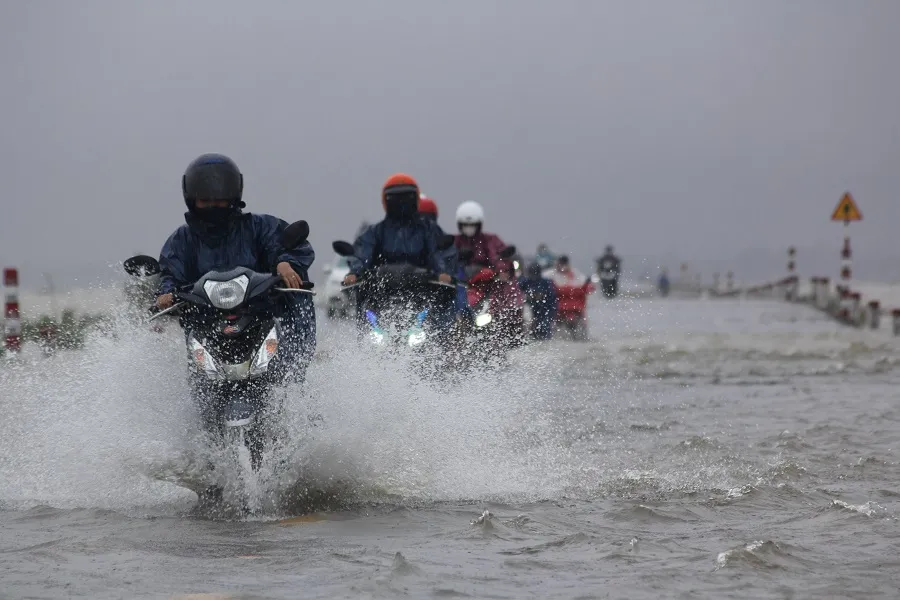 Quảng Trị: Vùng “rốn lũ” ngập sâu trong nước ảnh 7