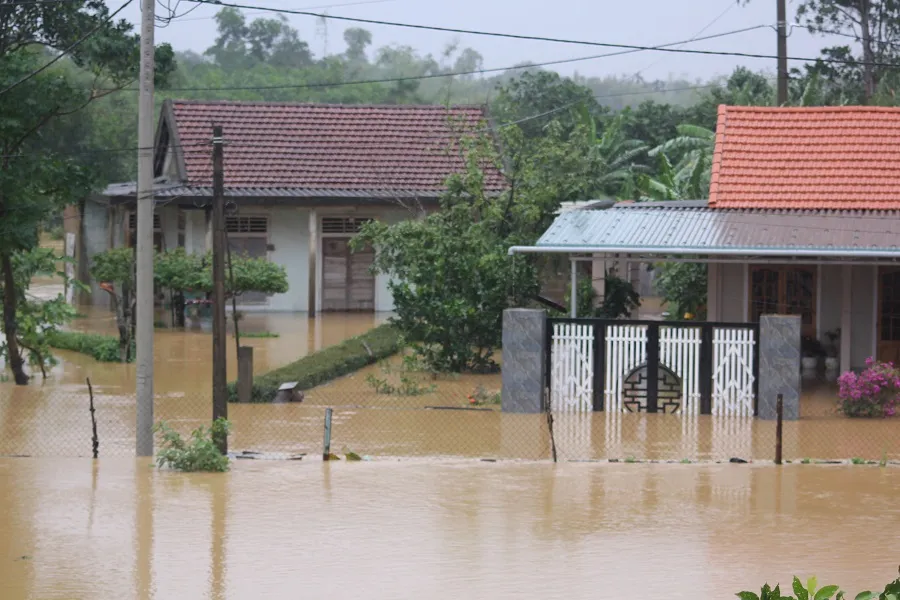 Quảng Trị: Vùng “rốn lũ” ngập sâu trong nước ảnh 3