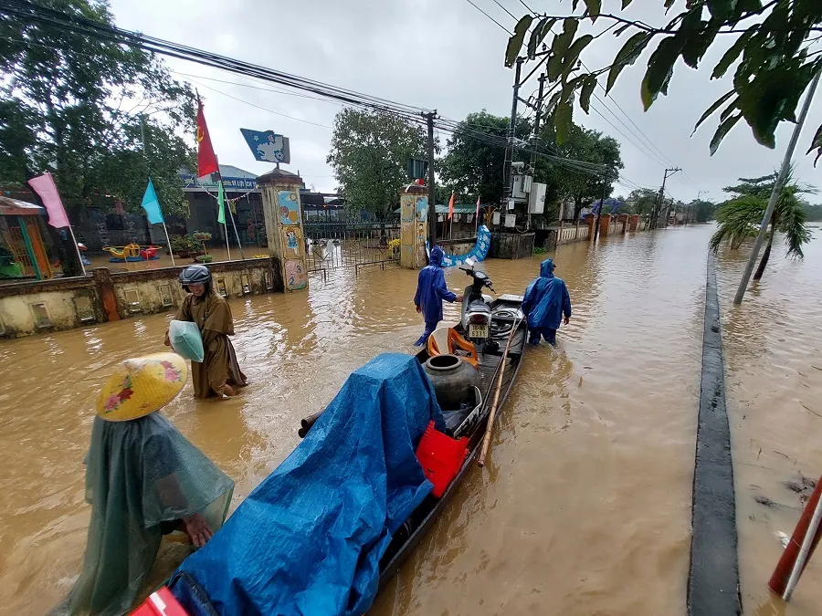 Quảng Trị: Vùng “rốn lũ” ngập sâu trong nước ảnh 5