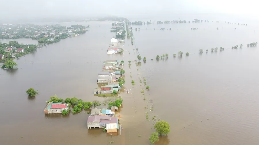 Quảng Trị: Vùng “rốn lũ” ngập sâu trong nước ảnh 2