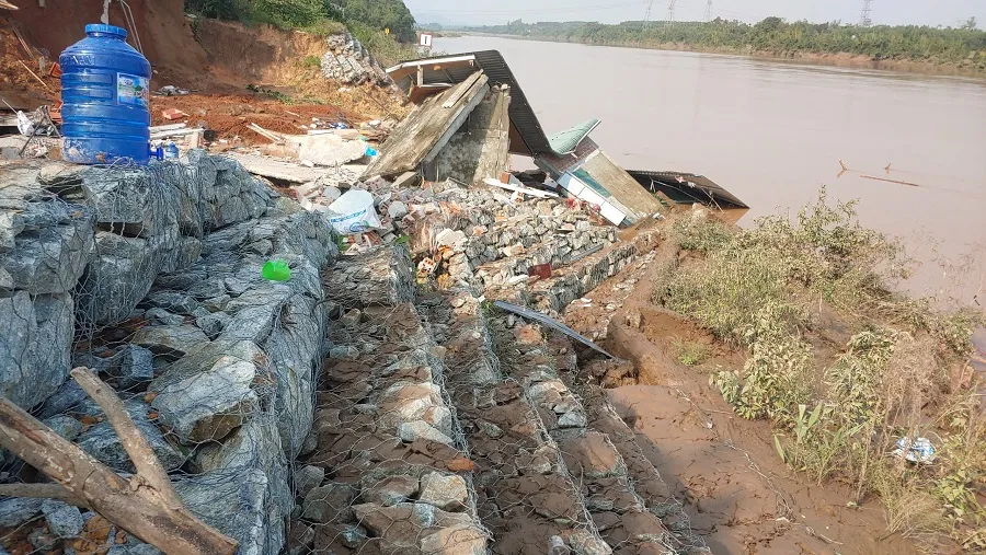 Hiện trường vụ sạt lở khiến 3 nhà đổ sập, 1 người tử vong ảnh 6