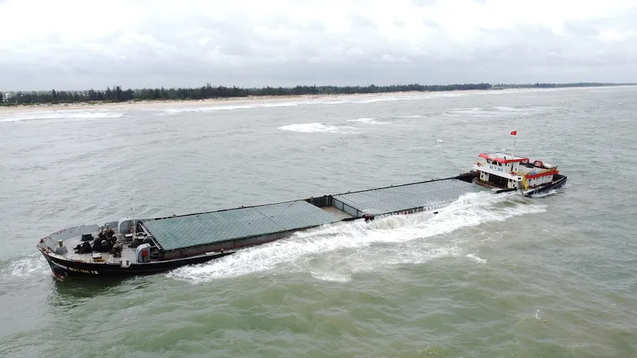 Tàu hàng hơn 3.400 tấn gặp sự cố, mắc cạn trên vùng biển Quảng Trị ảnh 2