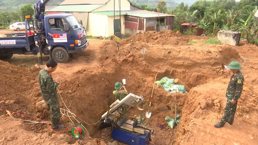 Quảng Trị: Sơ tán gần 100 hộ dân để xử lý quả bom “khủng”  ảnh 1