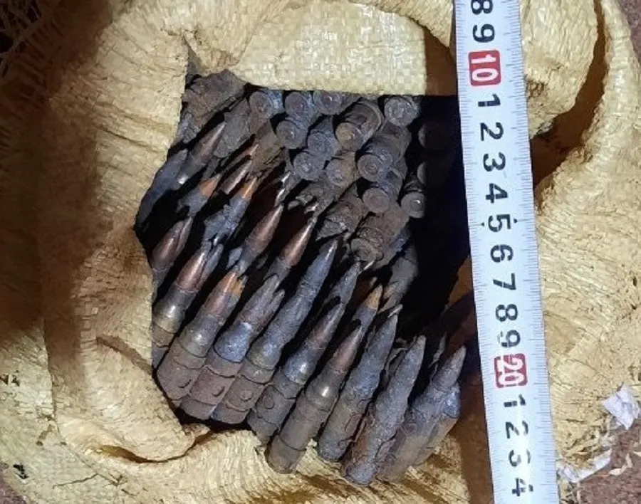 Phát hiện người đàn ông giấu thuốc nổ và đạn quân dụng trong vườn nhà  ảnh 2