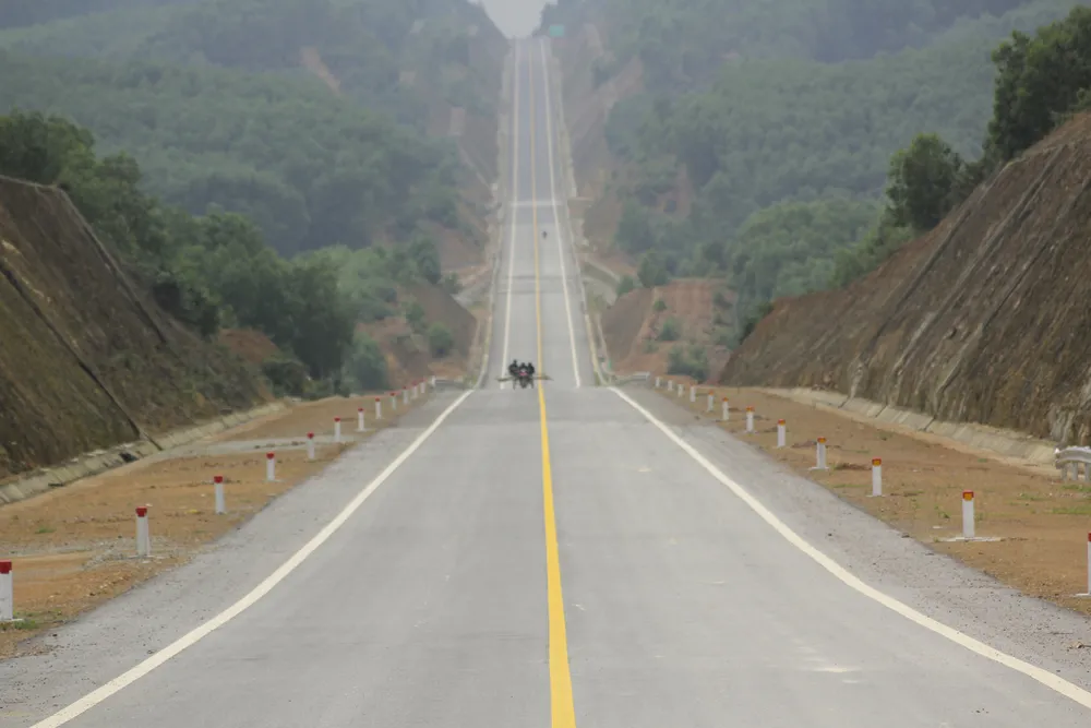 Dự án được khởi công từ tháng 9-2019. Giai đoạn đầu, dự án được đầu tư với quy mô 2 làn xe, bề rộng nền đường 12m