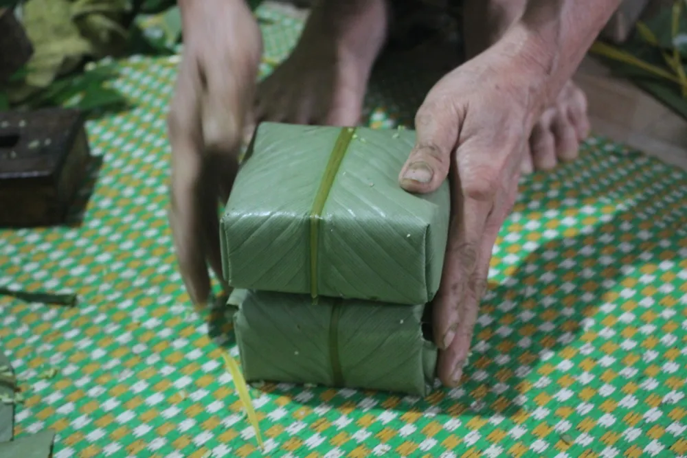 Những chiếc bánh chưng được gói vuông vức Những chiếc bánh chưng được gói vuông vức