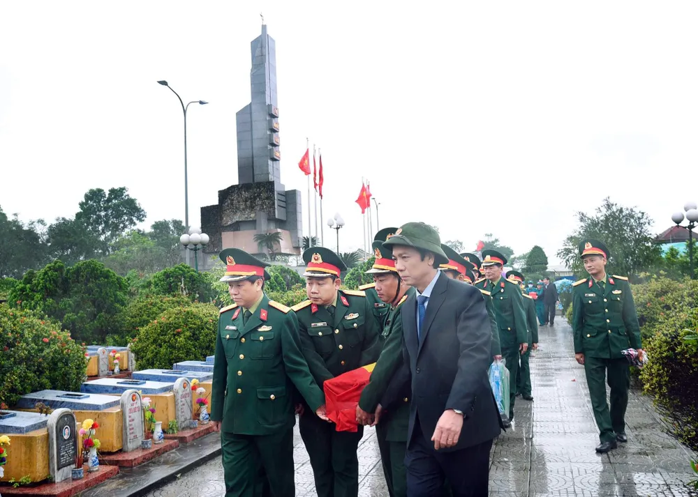 Lễ truy điệu và an táng 8 hài cốt liệt sĩ