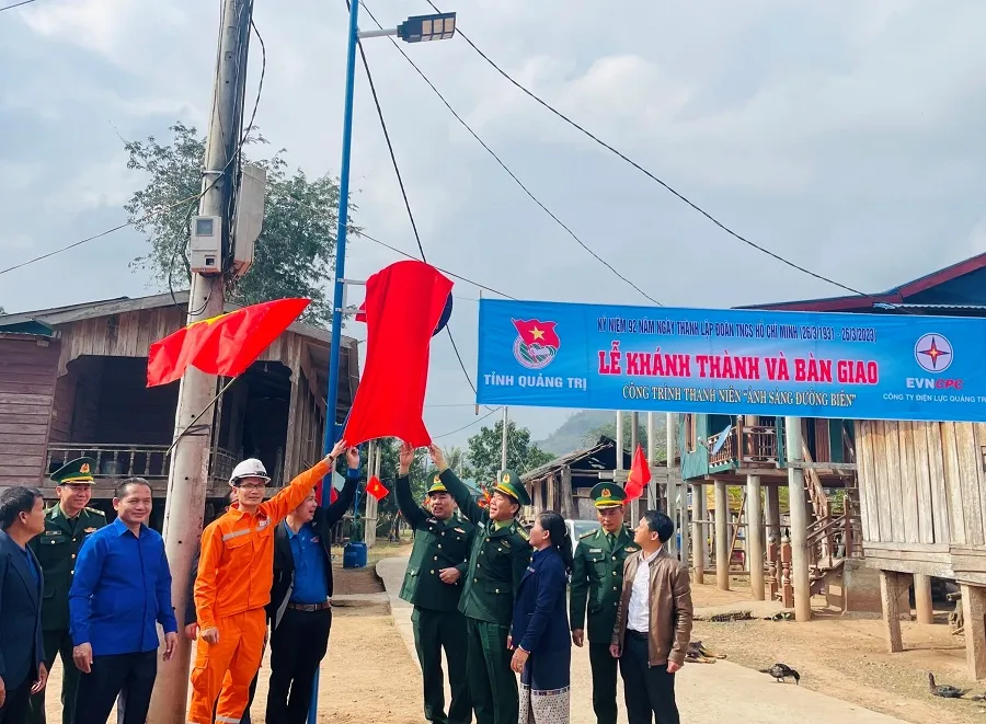 Bàn giao công trình ánh sáng đường biên