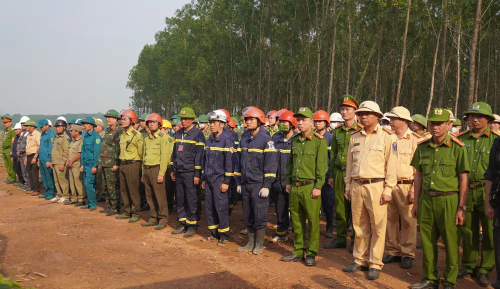 Các lực lượng tham gia thực tập phương án chữa cháy rừng