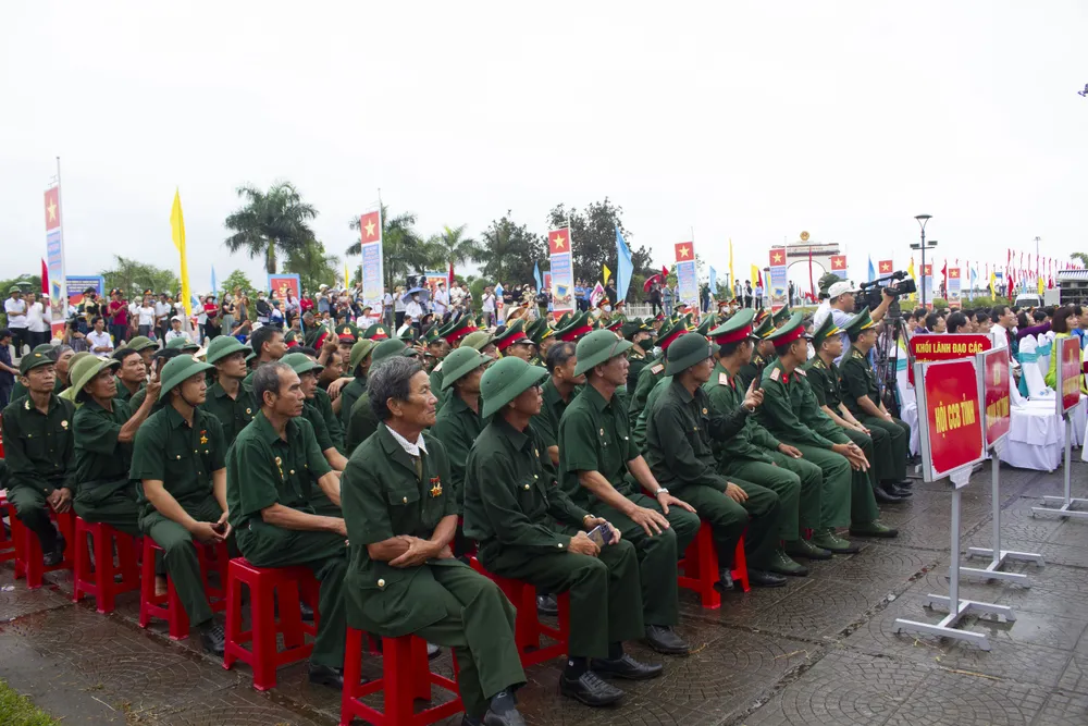 Các cựu chiến binh về tham dự lễ thượng cờ "Thống nhất non sông"