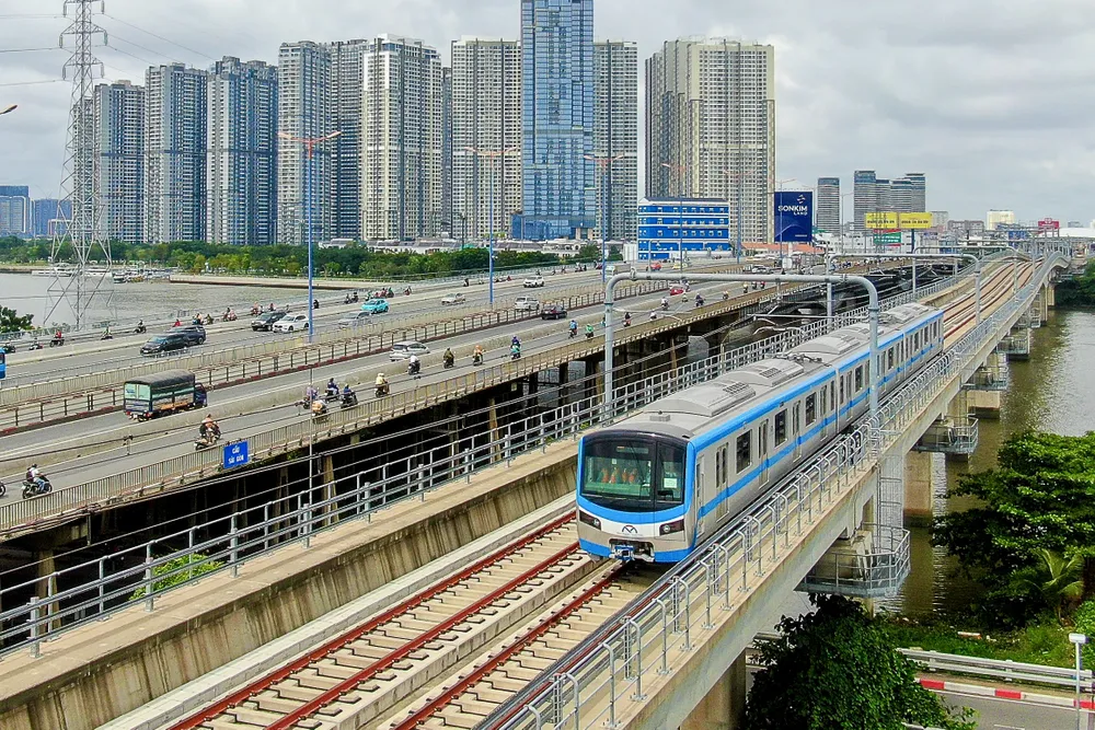 20230829-095903_Tàu Metro thử nghiệm chuyến đầu tiên_Tàu vượt cầu Sài Gòn tiến về thành phố Thủ Đức_ảnh Hoàng Hùng_Original.jpeg