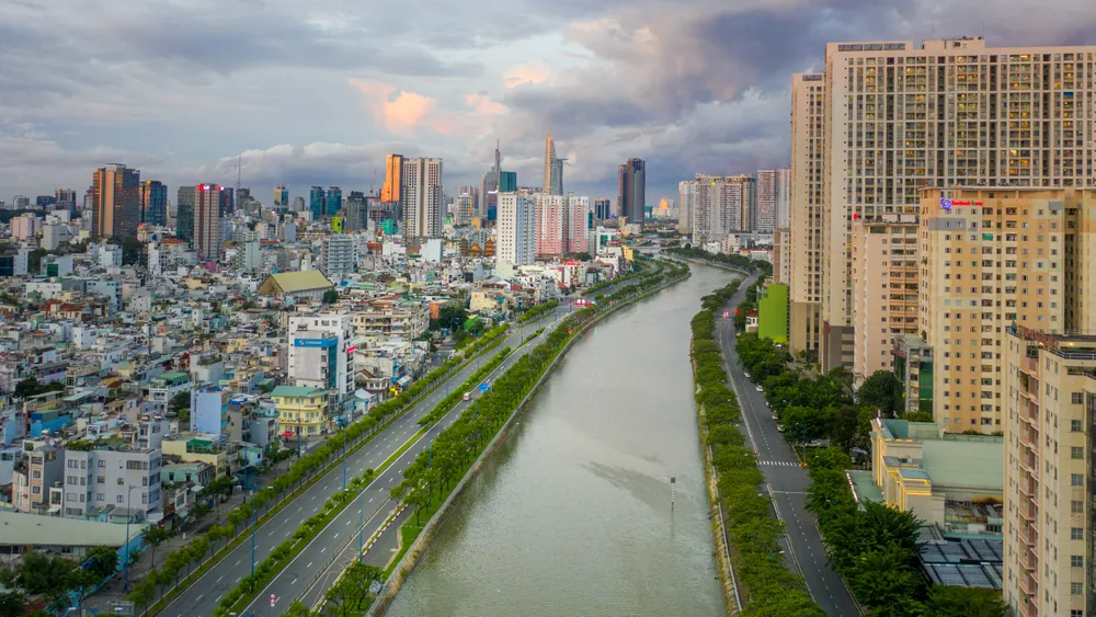 Đại lộ Võ Văn Kiệt, phường Cầu Ông Lãnh, TPHCM. Ảnh: HOÀNG HÙNG)