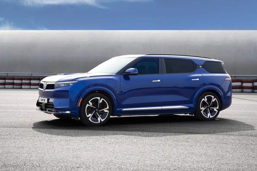 Cận cảnh hình ảnh nội, ngoại thất của xe VF 9 - mẫu ô tô điện cao cấp nhất của VinFast tính đến thời điểm hiện tại