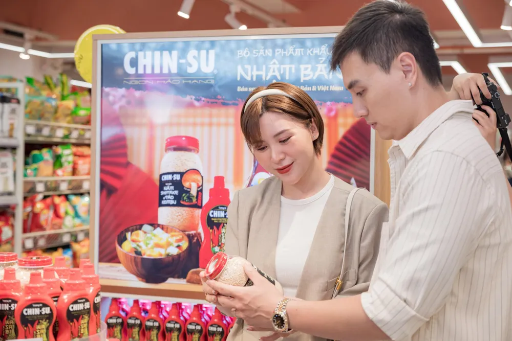 TikToker Gia đình Cam Cam cũng đã sớm có mặt trải nghiệm hương vị bộ gia vị Chin-su