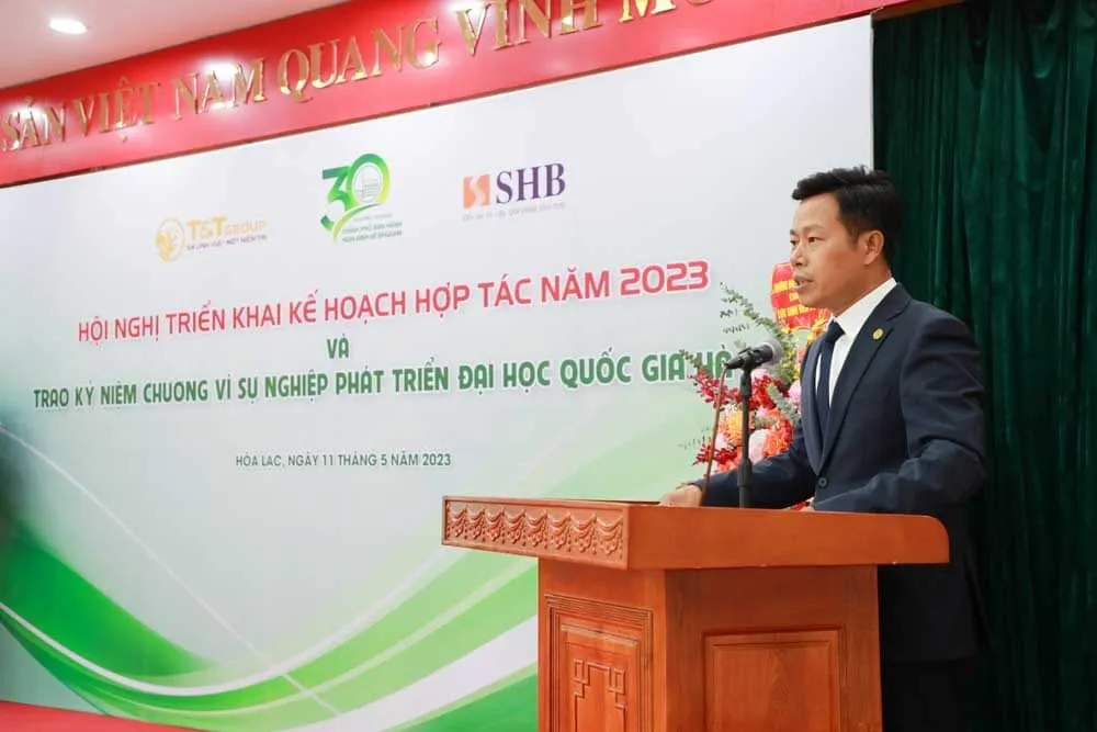 GS.TS Lê Quân ghi nhận và biểu dương những đóng góp, cống hiến của doanh nhân Đỗ Quang Hiển đối với sự phát triển của ĐHQGHN trong nhiều năm qua GS.TS Lê Quân ghi nhận và biểu dương những đóng góp, cống hiến của doanh nhân Đỗ Quang Hiển đối với sự phát triển của ĐHQGHN trong nhiều năm qua