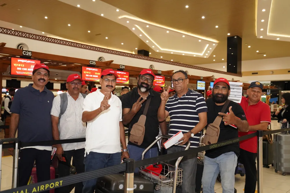 Những hành khách đầu tiên trên chuyến bay từ Kochi đến TPHCM