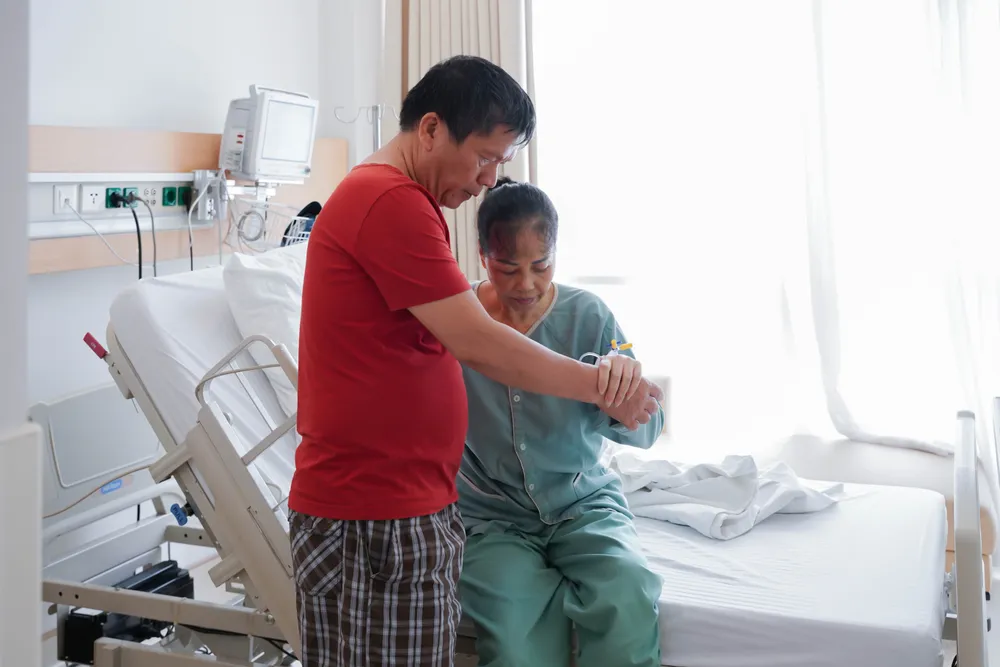 Bệnh nhân đã có thể đi lại, sinh hoạt cá nhân ổn định sau chưa đầy một tuần đối mặt với ranh giới sinh tử Bệnh nhân đã có thể đi lại, sinh hoạt cá nhân ổn định sau chưa đầy một tuần đối mặt với ranh giới sinh tử