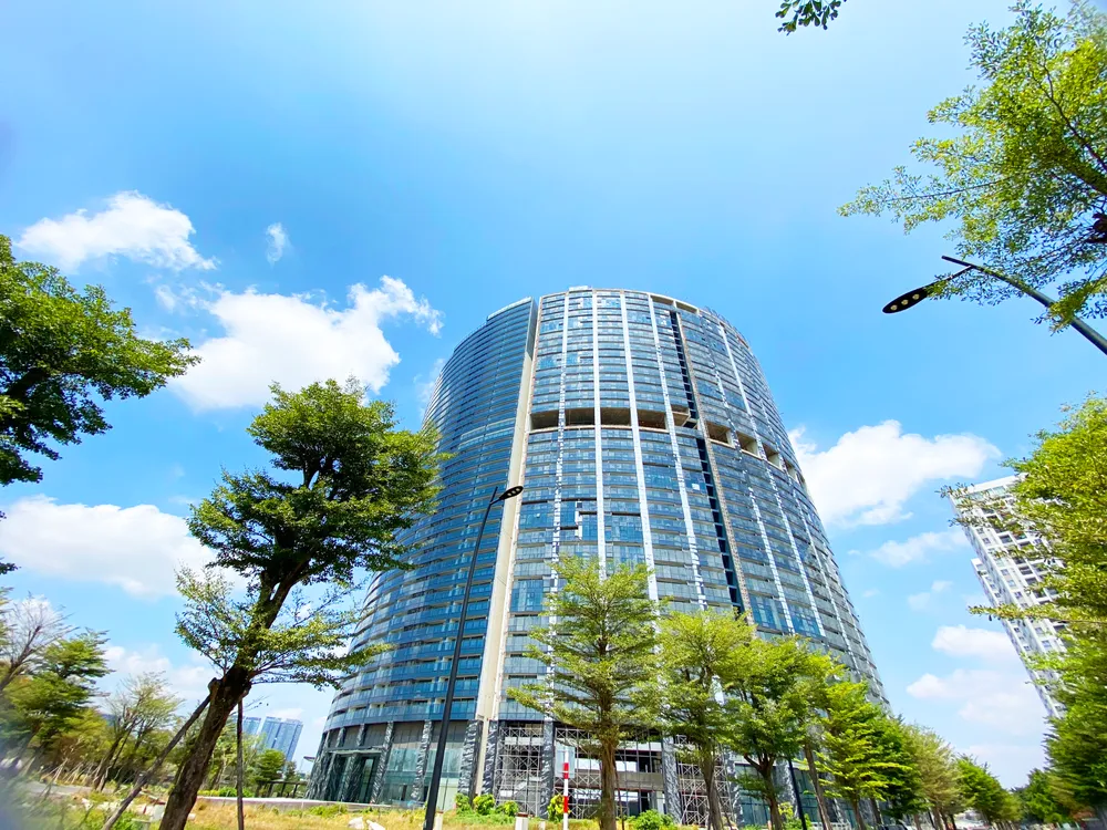 Với thiết kế thông minh, hoàn mỹ, Sunshine Diamond River được thiết kế theo hình thái 3 mặt giáp sông phong thủy vượng khí, cùng địa thế “siêu kết nối”, dễ dàng di chuyển đến trung tâm thành phố, thuận tiện với các hoạt động giao thương