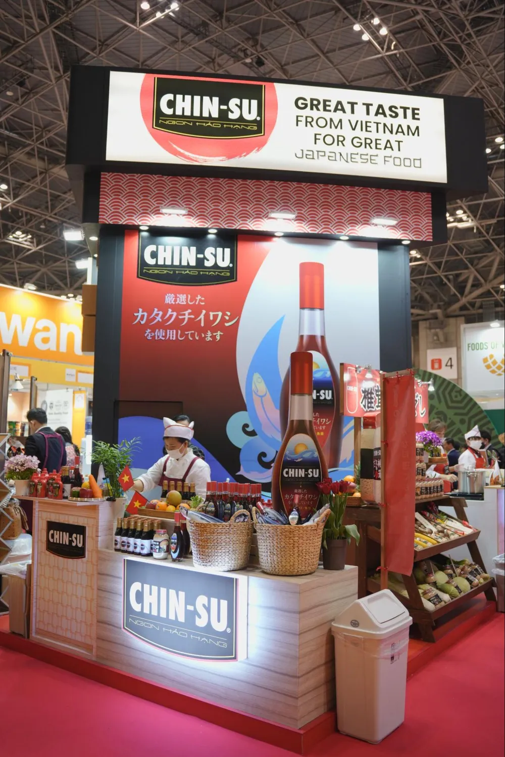 Gian hàng nước mắm Chin-su Cá Cơm Biển Đông tại Foodex Japan 2023