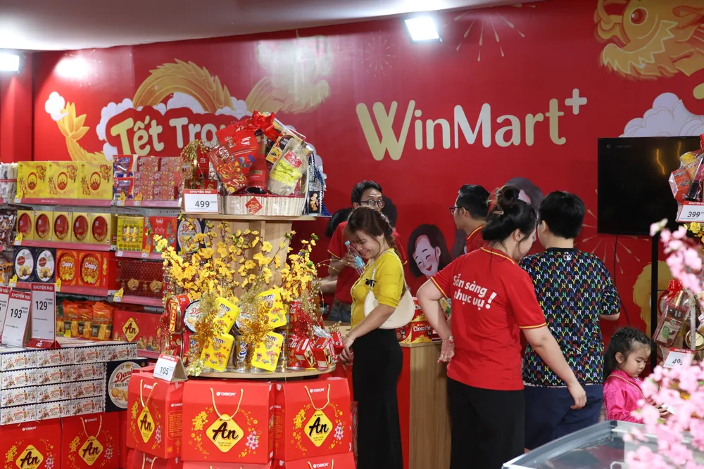 nguoi-tieu-dung-hao-hung-mua-sam-cac-gio-qua-tet-winmart-winmart-6471.jpg