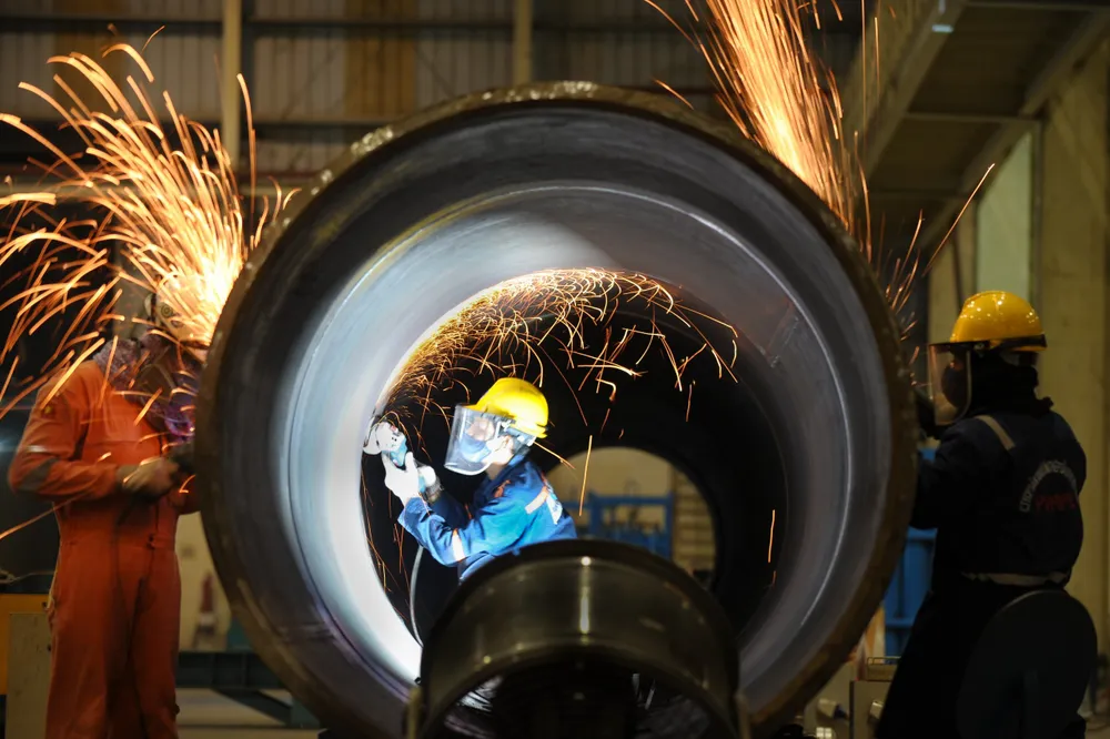 Công tác mài hoàn thiện bề mặt sản phẩm trước khi giao hàng Sản phẩm Upper Jacket Leg dự án CHW2204.jpg