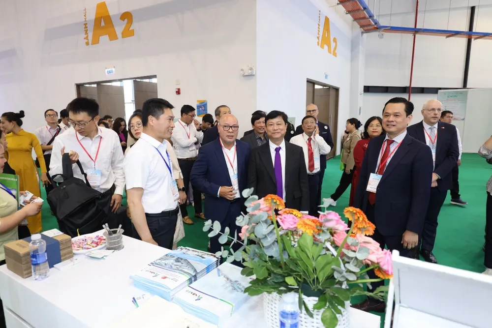 Khai mạc Triển lãm quốc tế ngành Điện, Năng lượng, Máy móc thiết bị công nghiệp, Tự động hóa Việt Nam lần 3 khai mạc tại Bình Dương.jpg