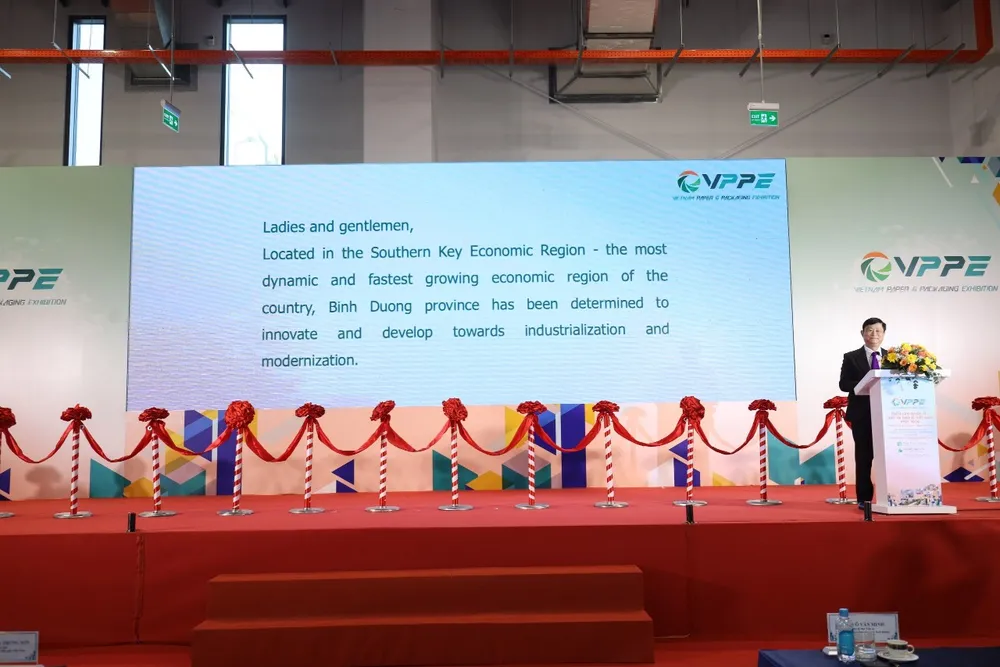 Ông Võ Văn Minh, Phó Bí thư Tỉnh ủy, Chủ tịch Ủy ban nhân dân tỉnh Bình Dương phát biểu tại Lễ Khai mạc Triển lãm VPPE 2024.jpg