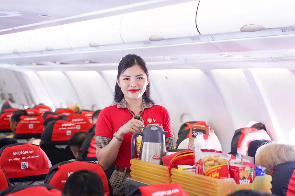 Vietjet cabin crew.jpg