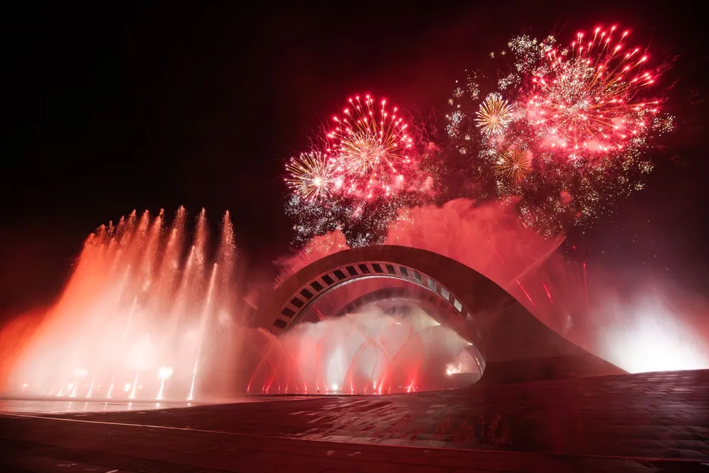 3- Kiss of the Sea show.jpg