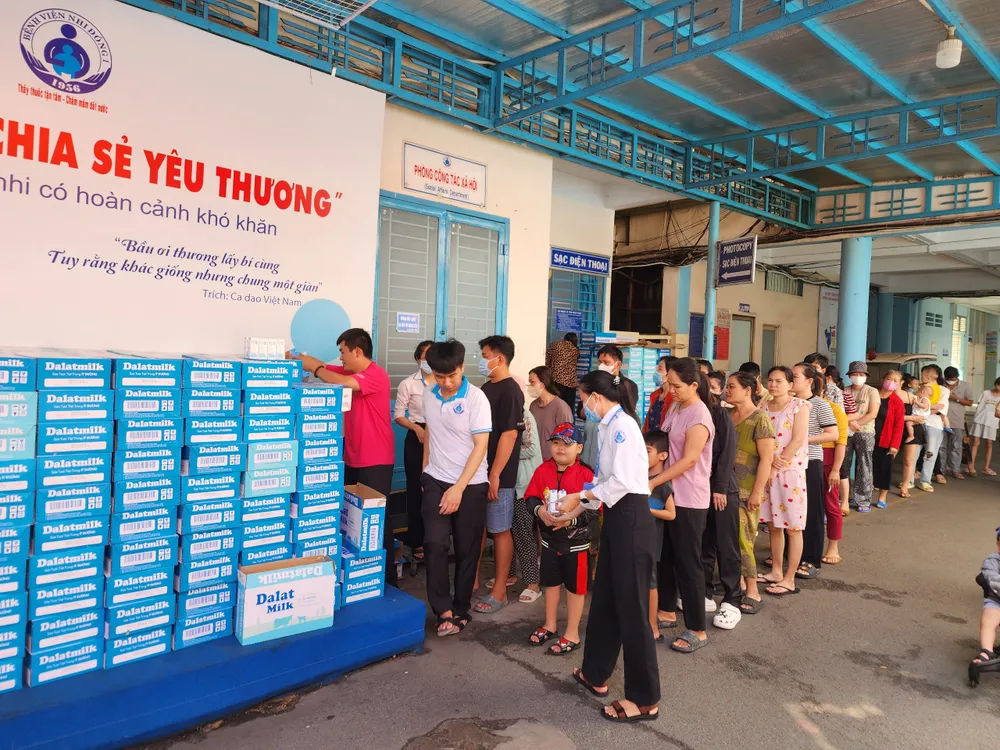 2. Tang Dalatmilk tai BV Nhi dong 1-2.jpg